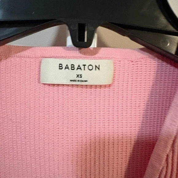 Babaton V-Neck Pink Crop Top - Picture 4 of 5